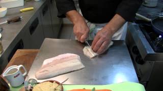 preview picture of video 'Filet de sandre sauce royale à l'ardennaise'