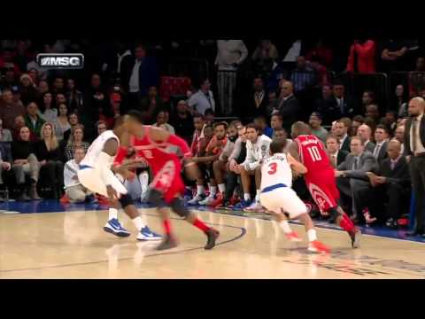 Howard posterizes Porzinigs on alley-oop