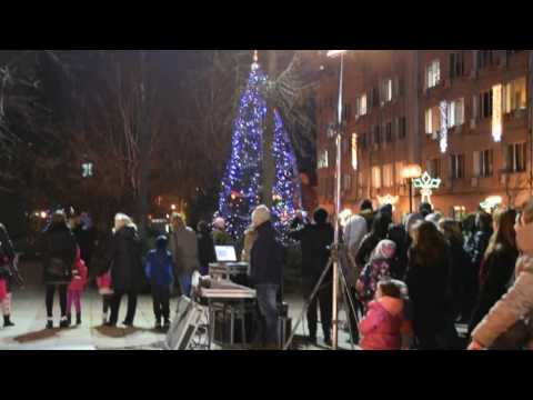 Запалване на коледната елха в Айтос 1