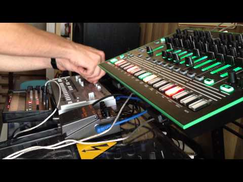 ACID-TECHNO roland aira tr-8,cyclone tt-303 bass bot,korg volca keys