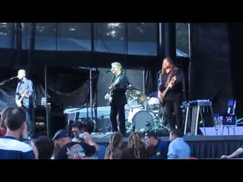 The Steve Miller Band play "Take the Money and Run"