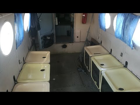 Почему сидения пассажирского Ан-2 похожи на раковины с отверстиями