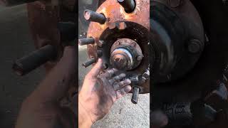 How to change brake rotors/pads/hub freightliner M2 / Como cambiar los rotores discos de frenos