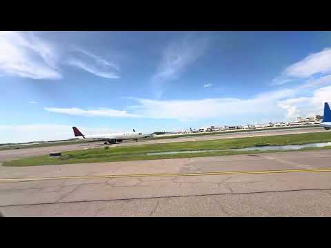 Safety Video and Takeoff UA2018 Reg: N77598 | WingletAviation