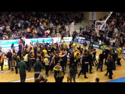 Basket : Boulogne monte en Pro A, les supporters envahissent le terrain