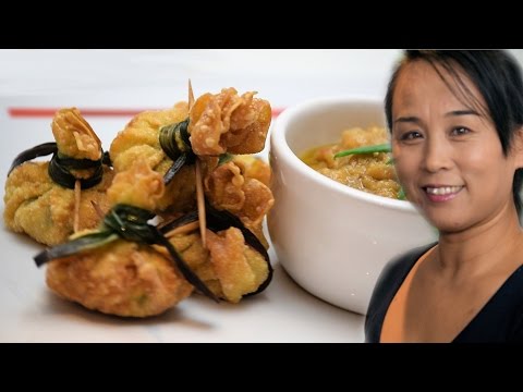 Thai Crispy Wonton Parcels (Fried Chicken Wonton Recipe) Video