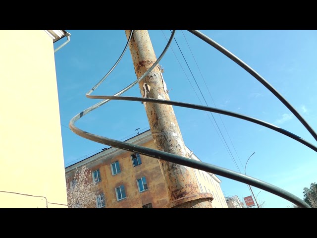 У Дворца творчества бросили подключённый кабель