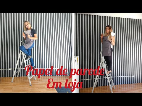 Papel de parede em loja,fazendo aplicação
