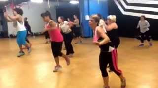 Wepa de Angel y Khriz en Zumba Fitness con Luisín