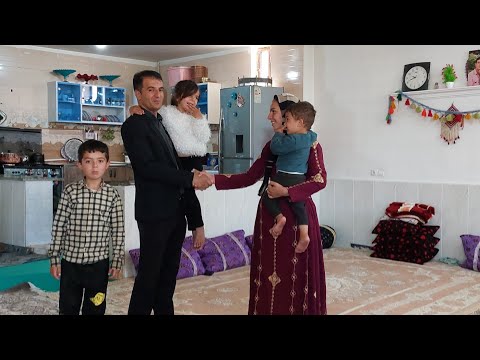 Father's farewell to go to work and the taste of mother's love for children"