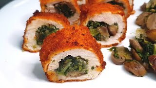 רולדות חזה עוף חגיגות עם ערמונים פטריות ותרדChicken breast with chestnuts spinach and mushrooms (ליהי קרויץ - מטבח בקלי קלות) - התמונה מוצגת ישירות מתוך אתר האינטרנט יוטיוב. זכויות היוצרים בתמונה שייכות ליוצרה. קישור קרדיט למקור התוכן נמצא בתוך דף הסרטון