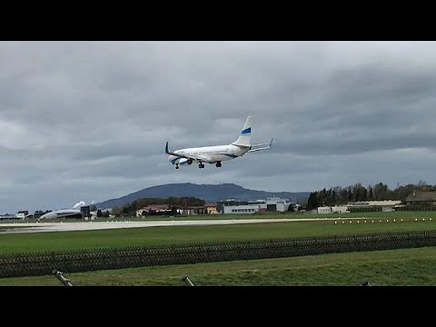 Stürmischer Landeversuch in Salzburg: Flugzeug startet durch [Video]
