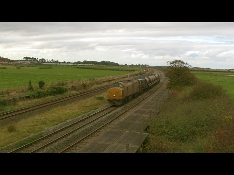 Talacre 24.10.2014 - 97302 working hard on RHTT passing disused station - Prestatyn