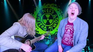 Ned's Atomic Dustbin perform Grey Cell Green (acoustic version)