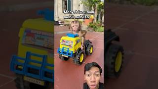 Download lagu Monyet lucu naik mobil mobilan 😂 mp3 Download lagu Monyet lucu naik mobil mobilan 😂 mp3