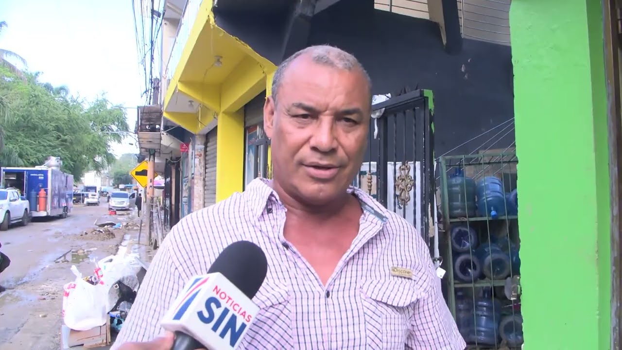 Afectados por lluvias tratan de rescatar pertenencias