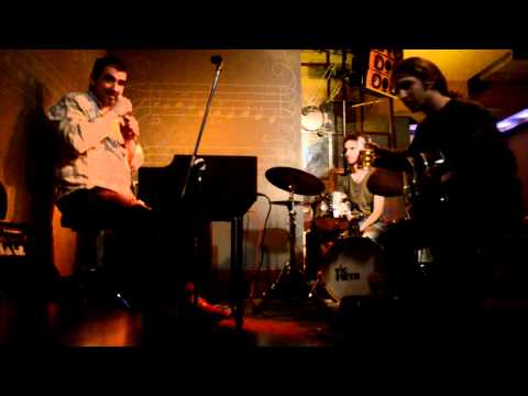 Kontrafouris Baby Trio live in Alavastron (2011)