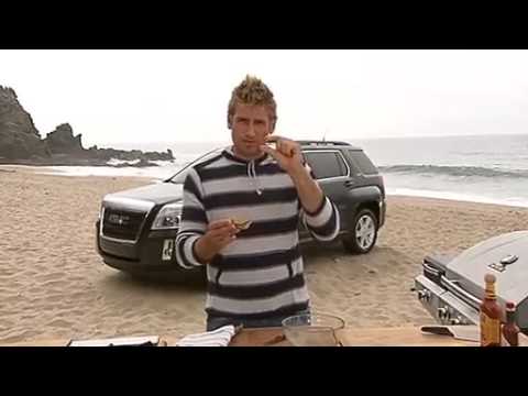 Cooking with Curtis Stone    How to Shuck an Oyster