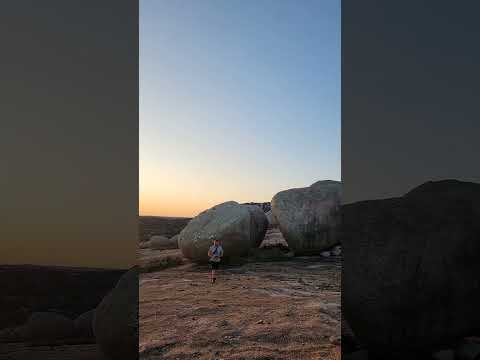 Pôr do sol no Lajedo de Pai Mateus, Cabaceiras,  PB, Brasil.