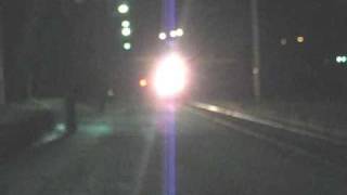 preview picture of video 'Freight train 5064 passes Siilinjärvi station at night'