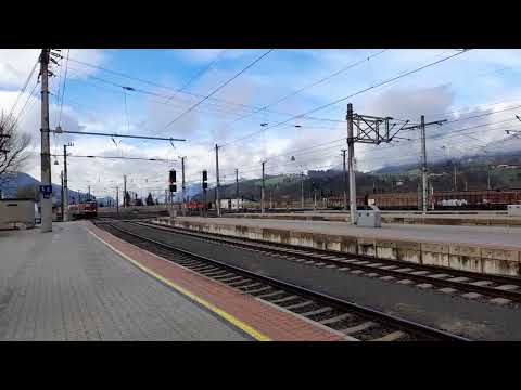 Wörgl, Bahnhof, City Shuttle fährt ein, Bahnsteig 1