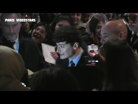 Noah Schnapp (Stranger Things) submerged by fans @ Milan Fashion Week 16 january 2026 - Ralph Lauren