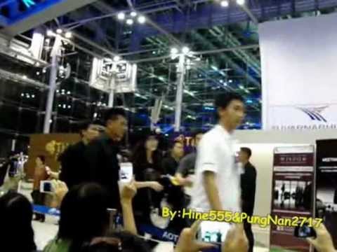 120407 IU Back to Korea [TG656]