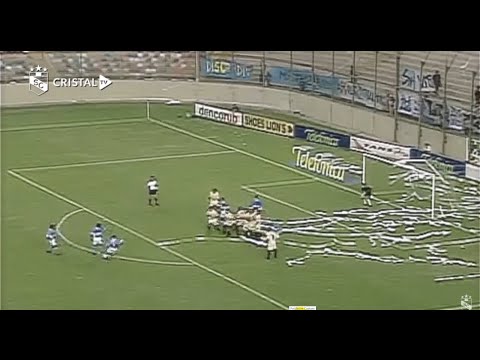 Espectacular remontada celeste de visita ante los cremas.  Universitario 3 Cristal 4. Apertura 2002
