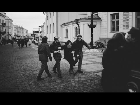 Czy pani mieszka sama, Czy razem z nim? - Piosenka Stanu Wojennego