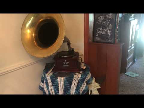 A KISS TO BUILD A DREAM ON 78rpm