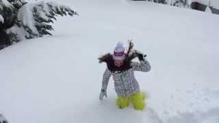 preview picture of video 'Gourette - On profite de la neige lorsque l'on ne peut pas skier !'