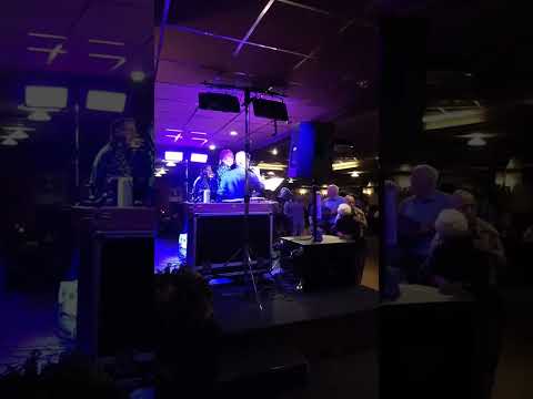 We gaan eventjes terug in de tijd met Orkest Reality en Leo Gommans in zalen van Bussel in Deurne
