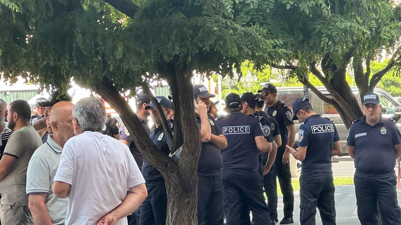 #Ուղիղ. Լարված իրավիճակ՝ կառավարության դիմաց