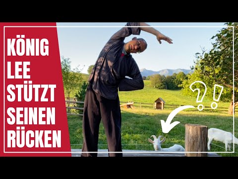 König Lee stützt seinen Rücken