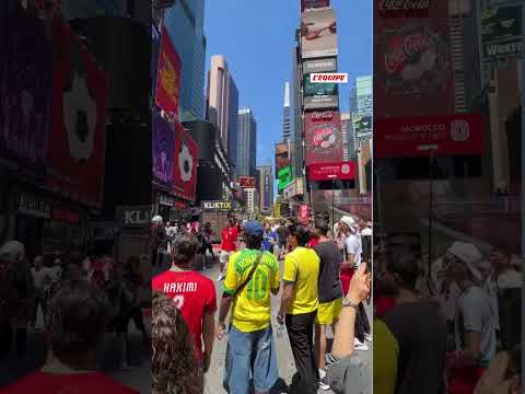 🇧🇷🇲🇦 Belle image entre supporters marocains et brésiliens, ce samedi, à New-York #fifaworldcuponyt