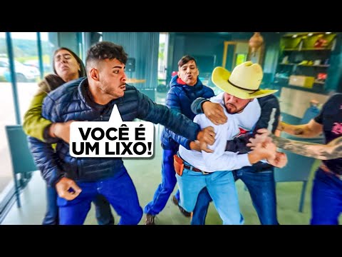 REI DO GADO ME DEU UM SOCO NA CARA E ME CHAMOU DE MULEKE !! *ele pensa q pode mandar em tudo * 😡