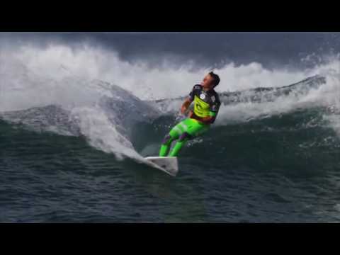 Beach Chair: Don't Slide Into Julian Wilson's DMs