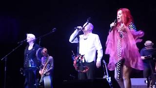 The B-52s - Is That You, Mo-Dean? (Houston 05.20.17) HD