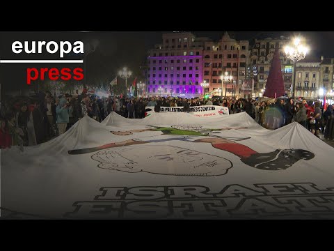Decenas de miles de personas se congregan en las calles de Bilbao antes del Euskadi - Palestina