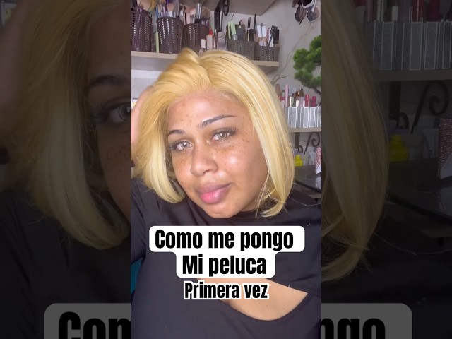 Vídeo relacionado con FESHFEN Pelucas Rubio Platino Ondulado con Flequillo para Mujer, 35 cm Peluca Bob Rizado Corta Sintética Pelucas de Cabello Parte Media Longitud del Hombro de Fiesta