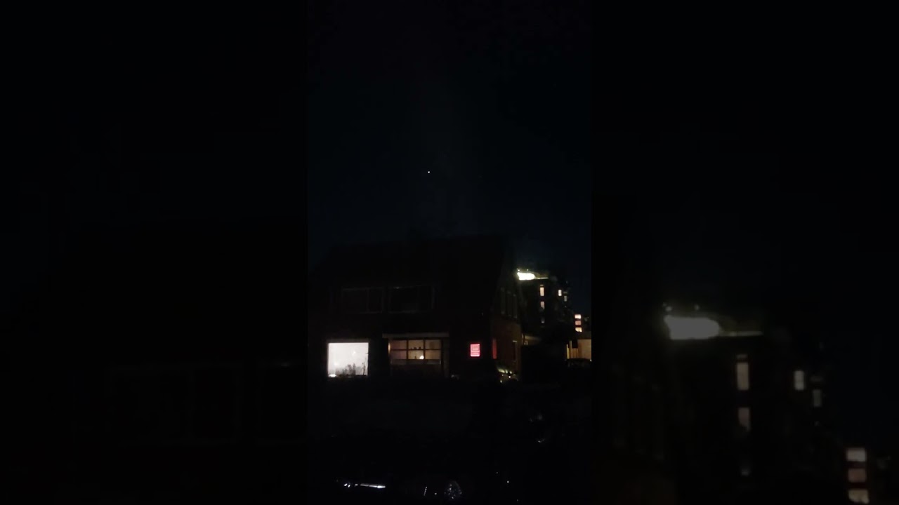 Bol met fel licht in afwisselende kleuren - UFO Meldpunt Nederland