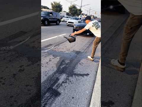 مادة غريبة تفاجئ سائق السيارة!⚠️