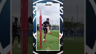 Download lagu Leo Messi training session 💙 mp3