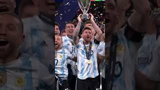 Download lagu Argentina mengangkat trofi 🏆 mp3