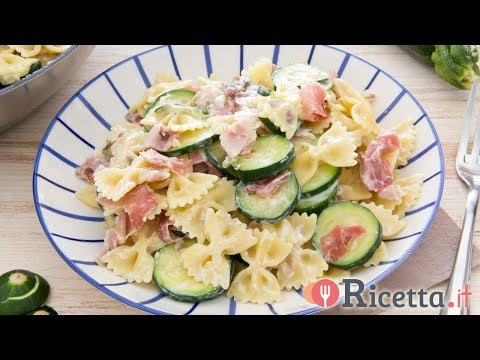 Pasta con zucchine, speck e Philadelphia - Ricetta.it