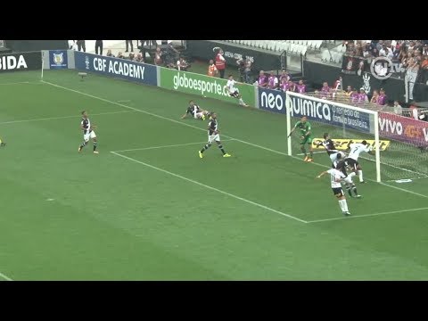 Jô faz gol polêmico em vitória sobre o Vasco na Arena Corinthians