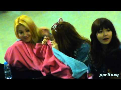 [HD Fancam] 130126 SNSD Hyoyeon Jessica Sooyoung - Fun Time at Times Square
