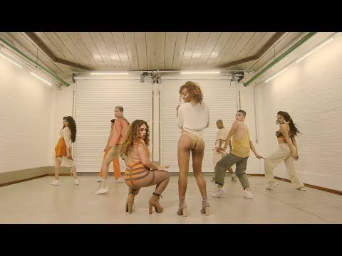 Danna Lisboa - Quebradeira (feat. Gloria Groove) (Clipe Oficial)