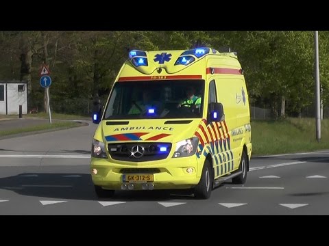 [Luchthoorn] Otaris en Visser Ambulances met spoed in Blaricum