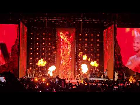 SHAKIRA - BOGOTÁ // VIVE CLARO - LA BICICLETA- LA TORTURA 